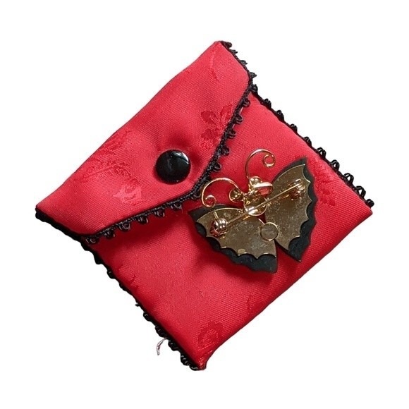 Jade Dynasty butterfly pin pendant jade coral with small pouch - Picture 5 of 9